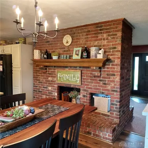 Dining - 105 Parrish Dr, Gratis, OH 45330 photo 2 of 2