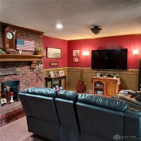 Living - 105 Parrish Dr, Gratis, OH 45330 photo 1 of 2