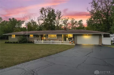 8249 Crestway Rd, Clayton, OH 45315