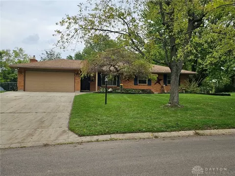 4370 Willow Run Dr, Beavercreek, OH 45430