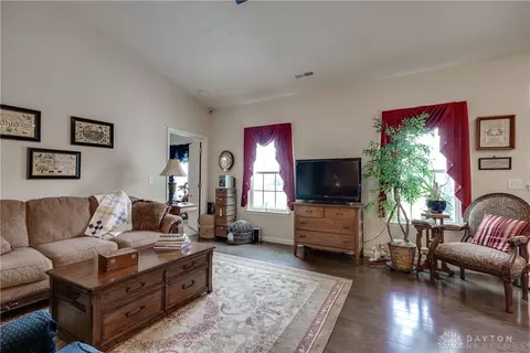 Living - 173 Rapids Dr, Fairborn, OH 45324 photo 2 of 4