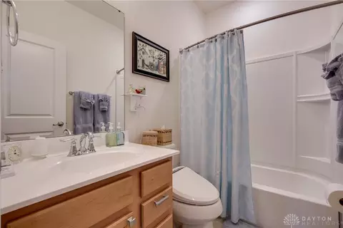 Bath - 173 Rapids Dr, Fairborn, OH 45324 photo 3 of 3