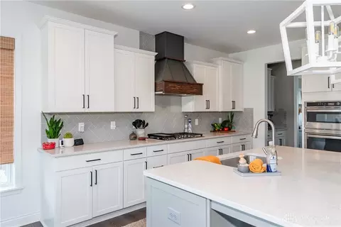 Kitchen - 5849 Spinney Ct, Springboro, OH 45066 photo 4 of 6