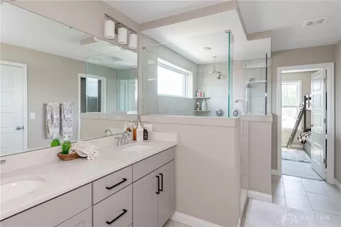 Bath - 5849 Spinney Ct, Springboro, OH 45066 photo 2 of 6