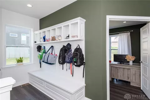 Entry Way - 5849 Spinney Ct, Springboro, OH 45066 photo 8 of 11