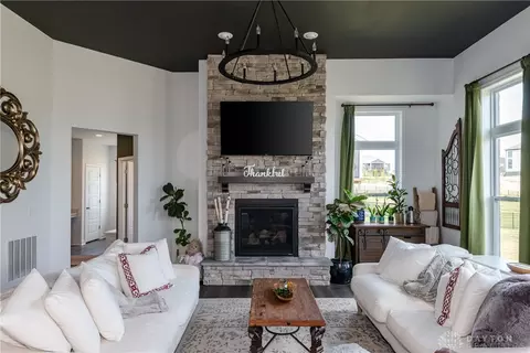 Living - 5849 Spinney Ct, Springboro, OH 45066 photo 3 of 7