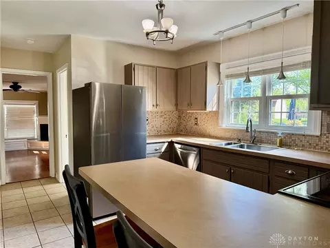 3910 Delaine Ave, Dayton, OH 45429 photo 8