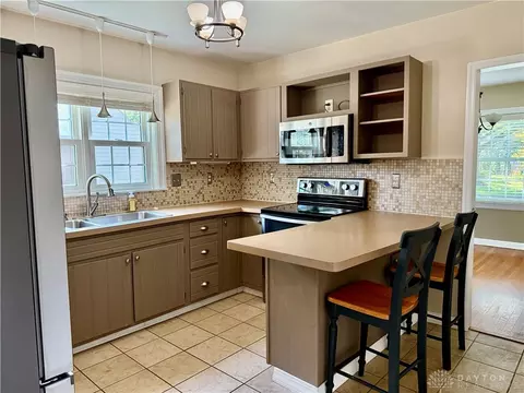 3910 Delaine Ave, Dayton, OH 45429 photo 9