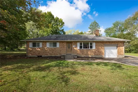 1761 N Belleview Dr, Bellbrook, OH 45305
