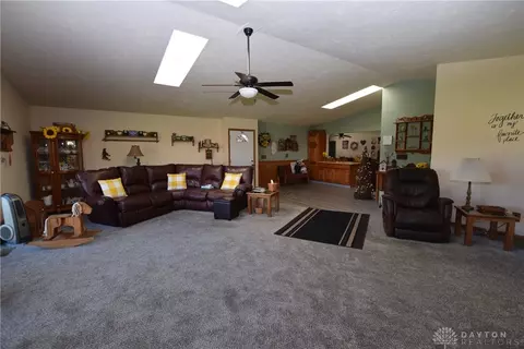 1684 W Sparrow Rd, Springfield, OH 45502 photo 4
