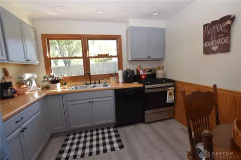 1684 W Sparrow Rd, Springfield, OH 45502 photo 8