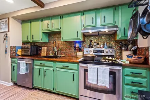 Kitchen - 3049 Coker Dr, Kettering, OH 45440 photo 2 of 4