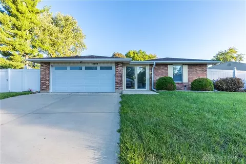 8909 Autumngate Ln, Dayton, OH 45424