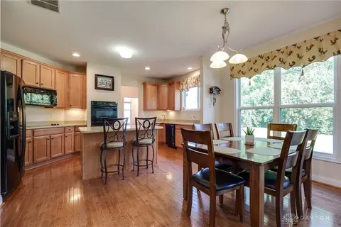 2555 Hingham Ln, Centerville, OH 45459 photo 21