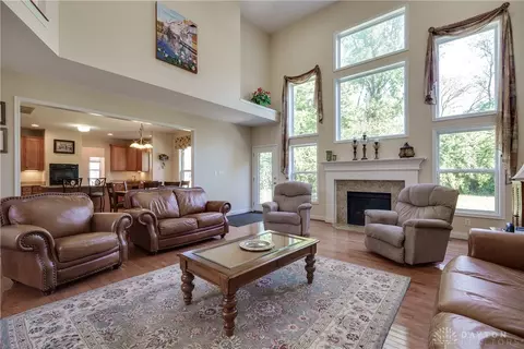 2555 Hingham Ln, Centerville, OH 45459 photo 16