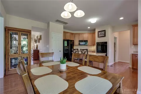 2555 Hingham Ln, Centerville, OH 45459 photo 23