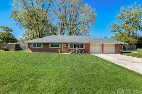 9107 Heather Dr, Centerville, OH 45458