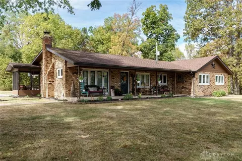 305 Lammes Ln, New Carlisle, OH 45344