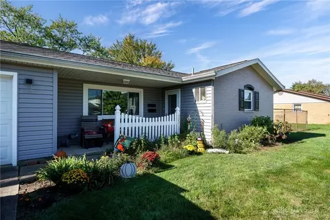 1008 W Lake Ave, New Carlisle, OH 45344