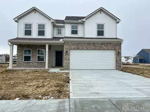 450 Harper Creek Dr, Brookville, OH 45309