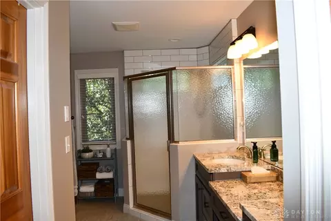 Bath - 6313 Eagle Point Dr, Liberty, OH 45011 photo 2 of 6