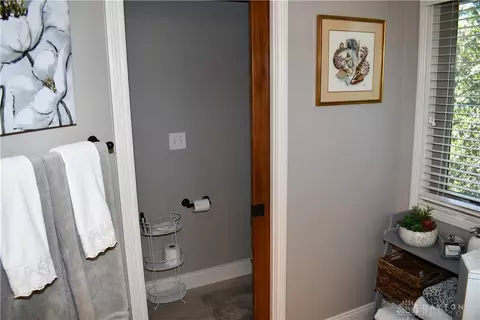 Bath - 6313 Eagle Point Dr, Liberty, OH 45011 photo 3 of 6