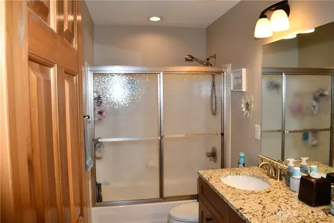 Bath - 6313 Eagle Point Dr, Liberty, OH 45011 photo 5 of 6