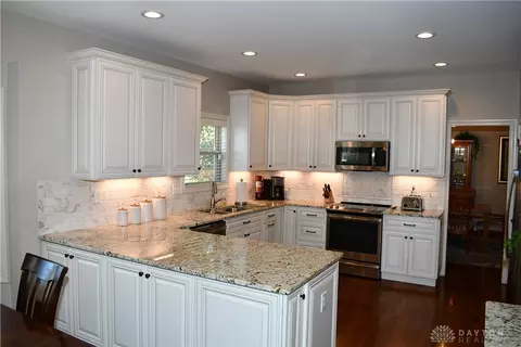 Kitchen - 6313 Eagle Point Dr, Liberty, OH 45011 photo 2 of 4