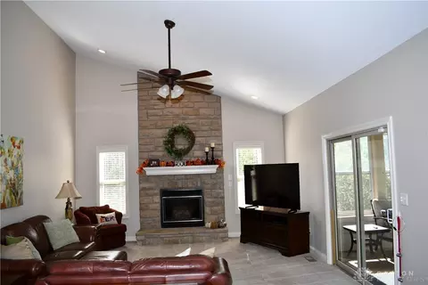 Living - 6313 Eagle Point Dr, Liberty, OH 45011 photo 1 of 3