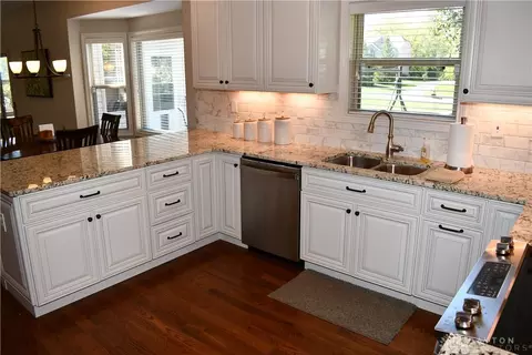 Kitchen - 6313 Eagle Point Dr, Liberty, OH 45011 photo 3 of 4