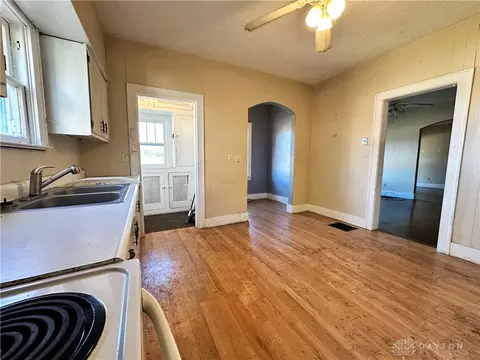 Kitchen - 150 N Kensington Pl, Springfield, OH 45504 photo 2 of 2