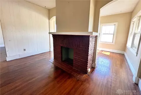 Living - 150 N Kensington Pl, Springfield, OH 45504 photo 3 of 7