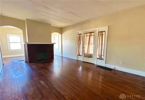 Living - 150 N Kensington Pl, Springfield, OH 45504 photo 1 of 7