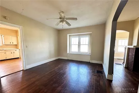 Living - 150 N Kensington Pl, Springfield, OH 45504 photo 6 of 7