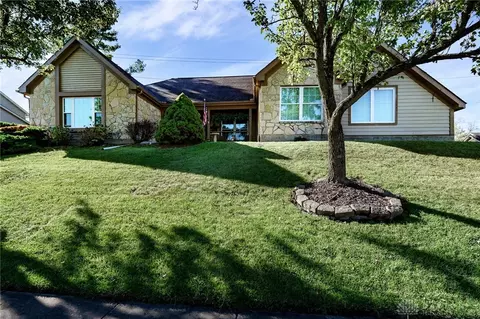 2400 Royal Ridge Dr, Miamisburg, OH 45342