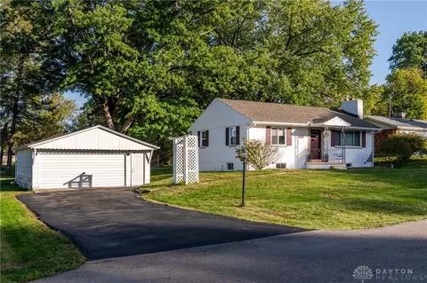 688 Timberwood Dr, Beavercreek, OH 45430