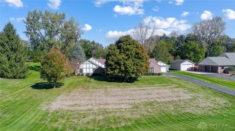 660 Aberfelda Dr, Springfield, OH 45504