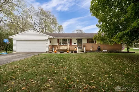 231 Royal Ln, Enon, OH 45323