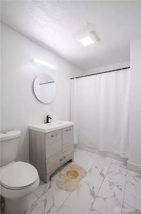 Bath - 425 Reames Ave, Springfield, OH 45505 photo 2 of 2