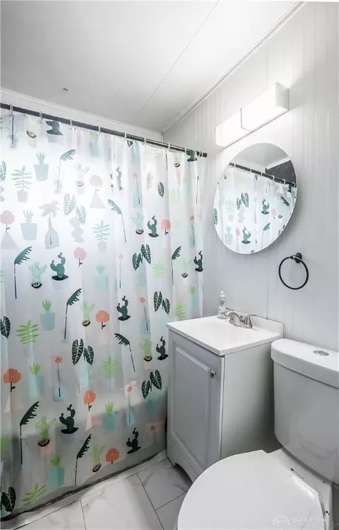 Bath - 425 Reames Ave, Springfield, OH 45505 photo 1 of 2