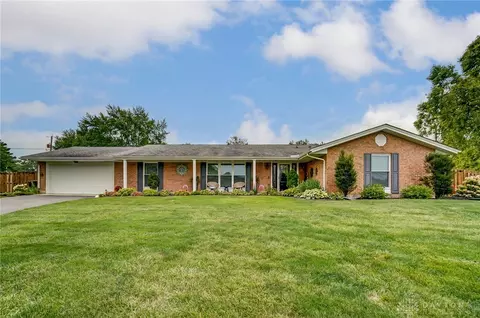 907 Oak Dale Dr, Xenia, OH 45385