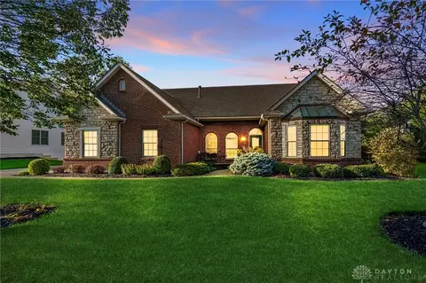 8795 Winston Farm Ln, Dayton, OH 45458