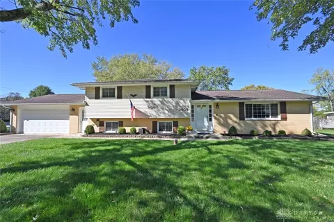 2609 Brown Bark Dr, Dayton, OH 45431