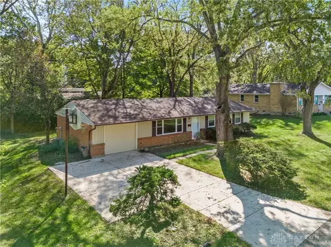 3945 Sloping Dr, Bellbrook, OH 45305