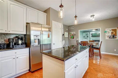 Kitchen - 270 Diamond Dr, Centerville, OH 45458 photo 7 of 8