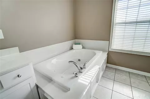 Bath - 270 Diamond Dr, Centerville, OH 45458 photo 4 of 10