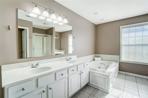 Bath - 270 Diamond Dr, Centerville, OH 45458 photo 3 of 10