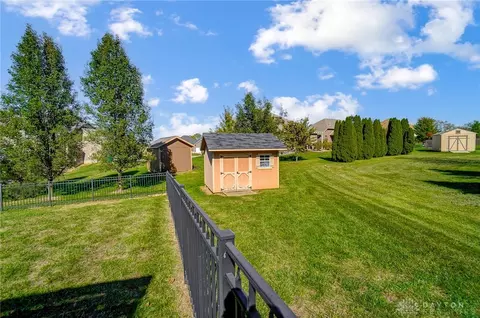 Exterior - 270 Diamond Dr, Centerville, OH 45458 photo 7 of 12