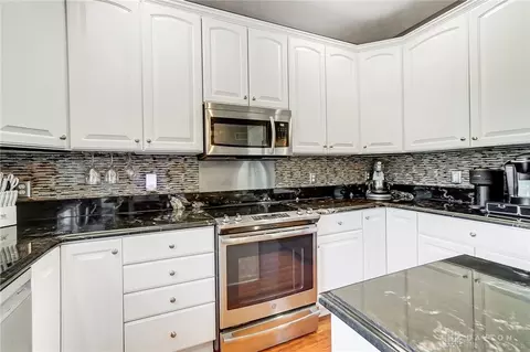 Kitchen - 270 Diamond Dr, Centerville, OH 45458 photo 5 of 8