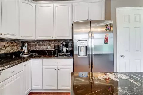 Kitchen - 270 Diamond Dr, Centerville, OH 45458 photo 6 of 8